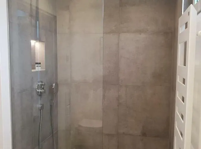 Fischer Von 1875 - Kuscheliges Im Gruenen * Meerbusch